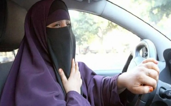 الاعلامية عزيزة العمراني