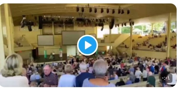 شاهد فيديو اغتيال سلمان رشدي لحظة مقتله